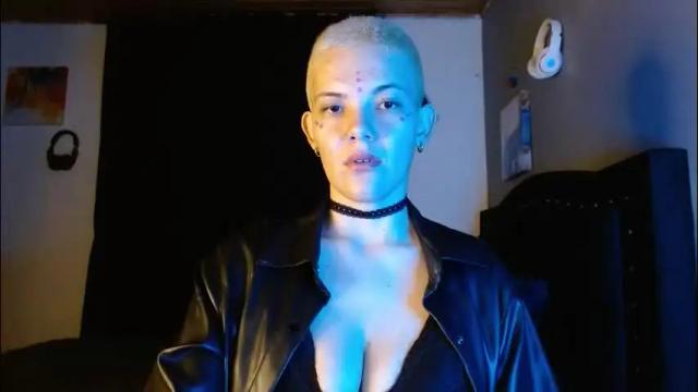 Image 3 of mackenziemoon Stream on Chaturbate on 1 month ago