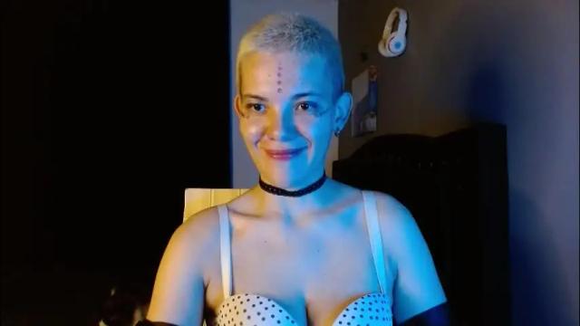 Image 3 of mackenziemoon Stream on Chaturbate on 1 month ago