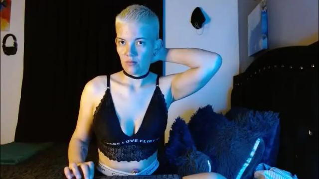 Image 3 of mackenziemoon Stream on Chaturbate on 1 month ago