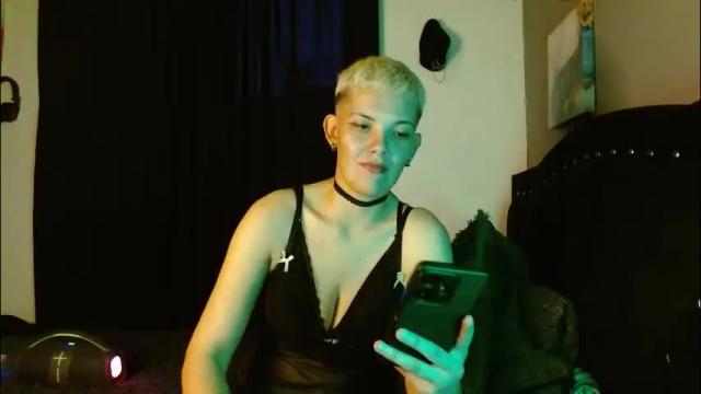 Image 3 of mackenziemoon Stream on Chaturbate on 15 days ago