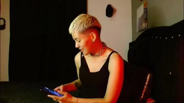 Image 12 of mackenziemoon Stream on Chaturbate on 7 days ago