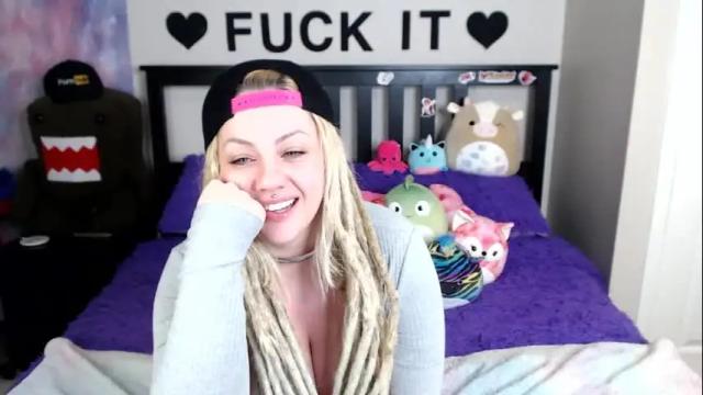 Image 8 of mackenziewolfe Stream on Chaturbate on 1 month ago