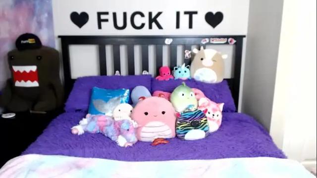 Image 2 of mackenziewolfe Stream on Chaturbate on 1 month ago