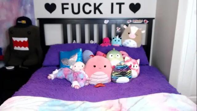 Image 10 of mackenziewolfe Stream on Chaturbate on 25 days ago