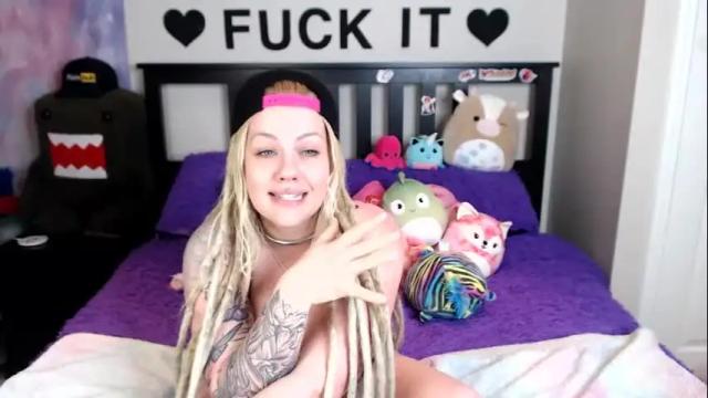 Image 3 of mackenziewolfe Stream on Chaturbate on 27 days ago