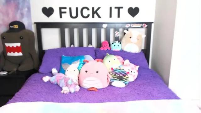 Image 2 of mackenziewolfe Stream on Chaturbate on 2 months ago