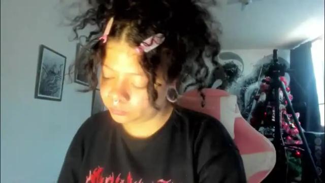 Image 2 of madam_sativa Stream on Chaturbate on 1 month ago