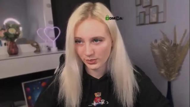Image 2 of madam_ulis Stream on Chaturbate on 25 days ago