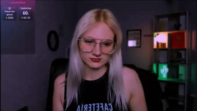 Image 2 of madam_ulis Stream on Chaturbate on 15 days ago