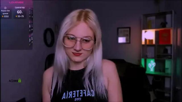 Image 4 of madam_ulis Stream on Chaturbate on 15 days ago