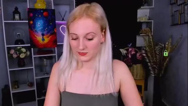 Image 2 of madam_ulis Stream on Chaturbate on 8 days ago