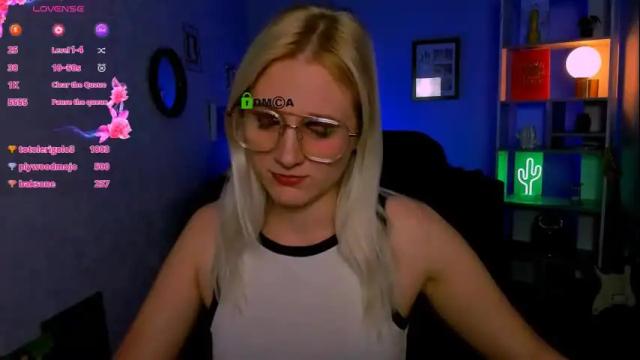 Image 2 of madam_ulis Stream on Chaturbate on 1 day ago