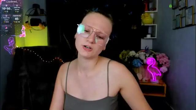 Image 2 of madam_ulis Stream on Chaturbate on 5 months ago