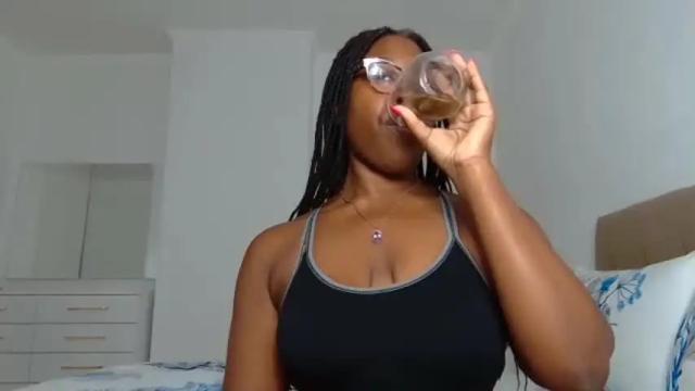 Image 12 of madamindigo Stream on Chaturbate on 20 months ago