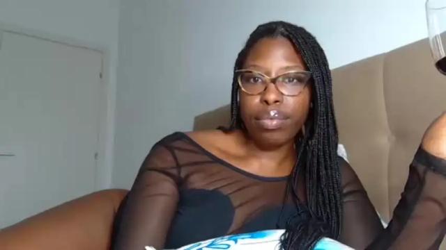 Image 4 of madamindigo Stream on Chaturbate on 19 months ago