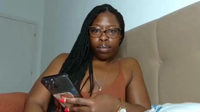 Image 4 of madamindigo Stream on Chaturbate on 19 months ago