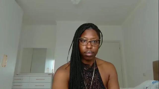 Image 12 of madamindigo Stream on Chaturbate on 19 months ago