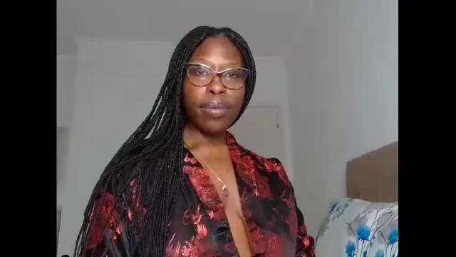 Image 11 of madamindigo Stream on Chaturbate on 19 months ago