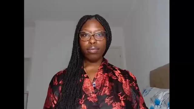 Image 4 of madamindigo Stream on Chaturbate on 19 months ago