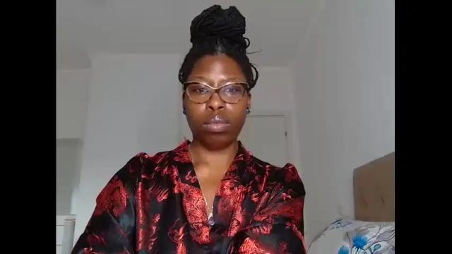 Image 6 of madamindigo Stream on Chaturbate on 18 months ago