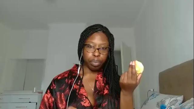Image 12 of madamindigo Stream on Chaturbate on 18 months ago