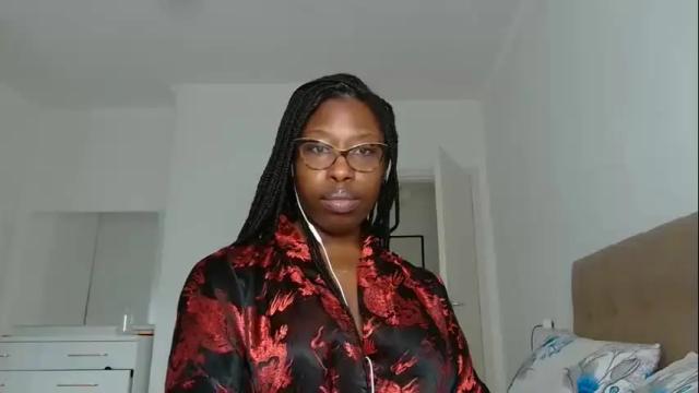 Image 8 of madamindigo Stream on Chaturbate on 18 months ago