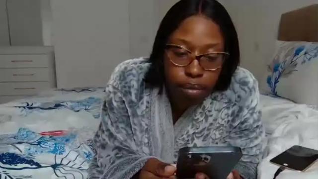 Image 7 of madamindigo Stream on Chaturbate on 15 months ago
