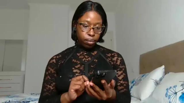 Image 2 of madamindigo Stream on Chaturbate on 15 months ago