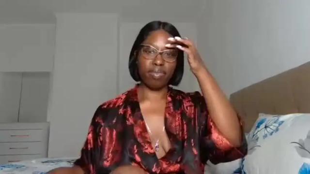 Image 11 of madamindigo Stream on Chaturbate on 15 months ago