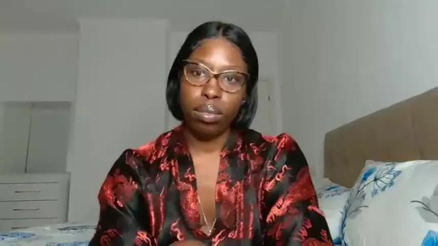 Image 12 of madamindigo Stream on Chaturbate on 15 months ago