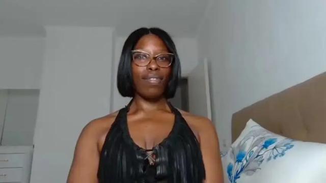 Image 11 of madamindigo Stream on Chaturbate on 14 months ago