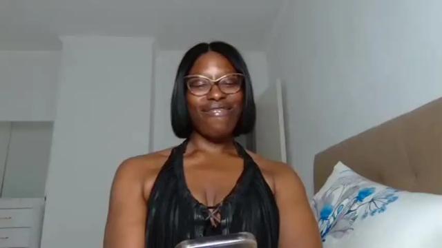 Image 12 of madamindigo Stream on Chaturbate on 14 months ago