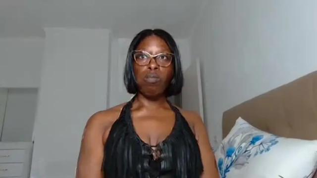 Image 7 of madamindigo Stream on Chaturbate on 14 months ago