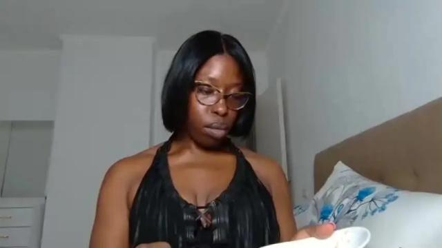 Image 8 of madamindigo Stream on Chaturbate on 14 months ago