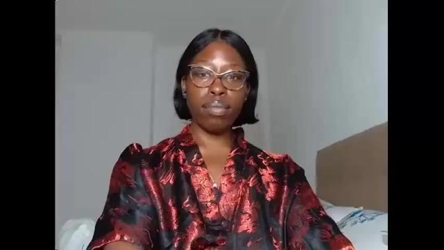 Image 12 of madamindigo Stream on Chaturbate on 14 months ago