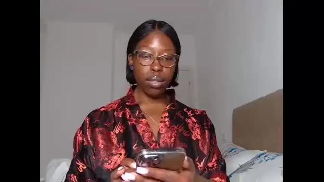 Image 3 of madamindigo Stream on Chaturbate on 14 months ago