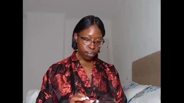 Image 4 of madamindigo Stream on Chaturbate on 14 months ago