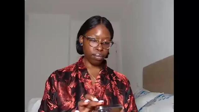 Image 6 of madamindigo Stream on Chaturbate on 14 months ago