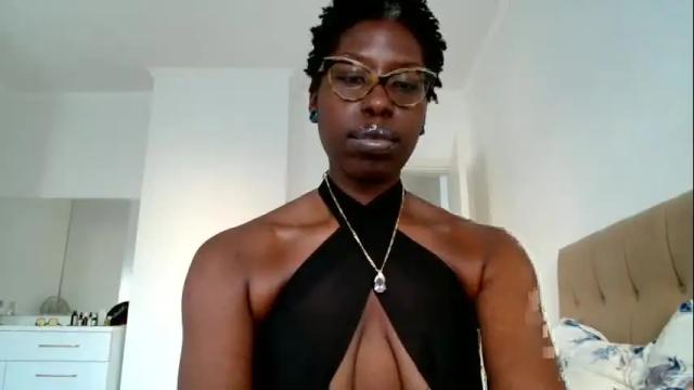 Image 2 of madamindigo Stream on Chaturbate on 6 months ago