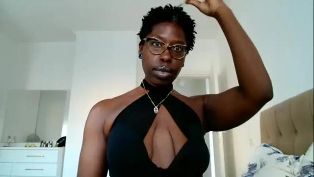 Image 7 of madamindigo Stream on Chaturbate on 6 months ago