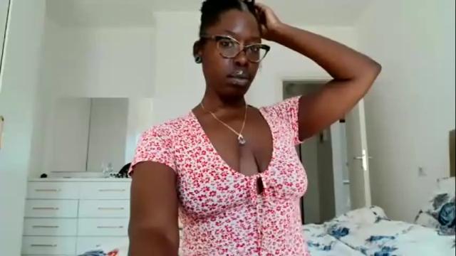 Image 6 of madamindigo Stream on Chaturbate on 6 months ago