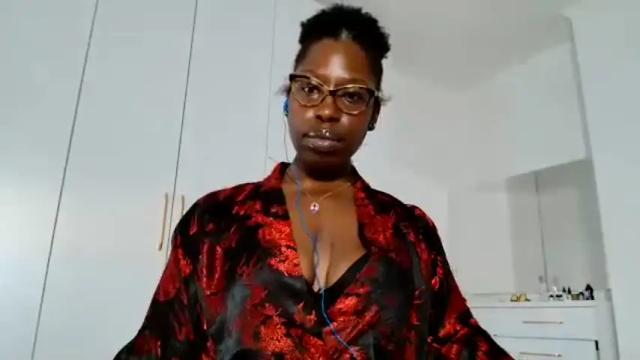 Image 10 of madamindigo Stream on Chaturbate on 6 months ago