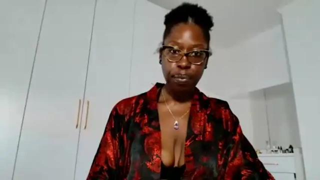 Image 4 of madamindigo Stream on Chaturbate on 6 months ago