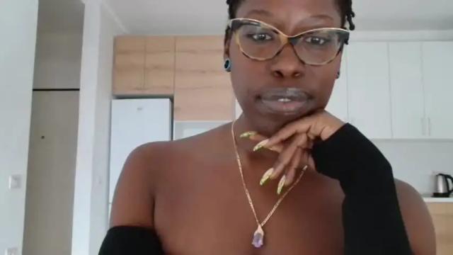 Image 4 of madamindigo Stream on Chaturbate on 5 months ago