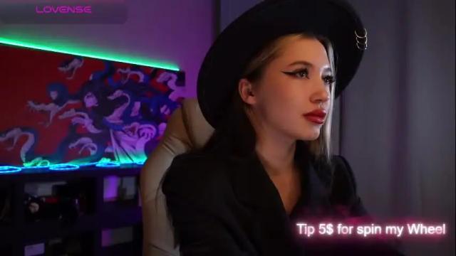 Image 2 of maddi_s_here Stream on Chaturbate on 1 month ago