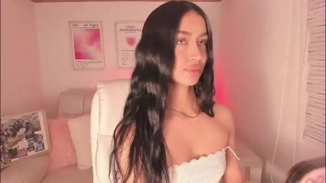 Image 3 of maddy_bronw Stream on Chaturbate on 1 day ago