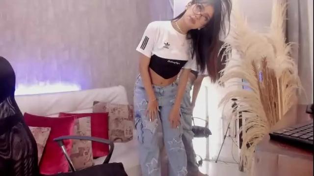 Image 6 of maddy_cooper_ Stream on Chaturbate on 3 days ago