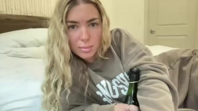 Image 3 of maddymurphy Stream on Chaturbate on 16 months ago