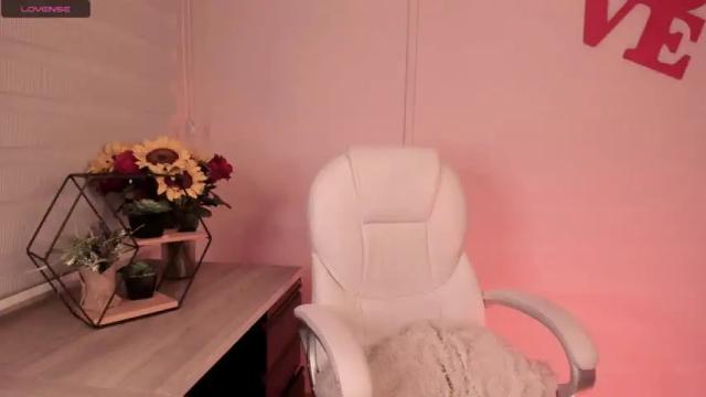 Image 2 of madelaine_blosson Stream on Chaturbate on 13 months ago