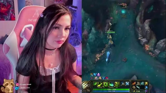 Image 12 of madeleine_shinobi Stream on Chaturbate on 11 days ago